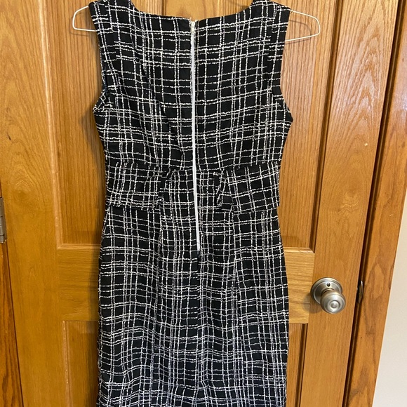 Fitted, midi dress - gorgeous and classic, size small - Picture 2 of 3